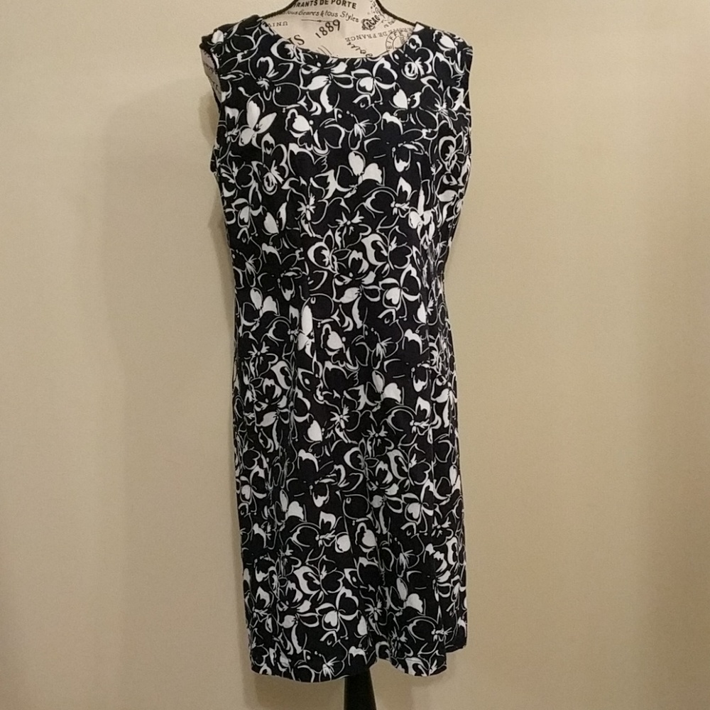 Navy Floral Patterned Dress